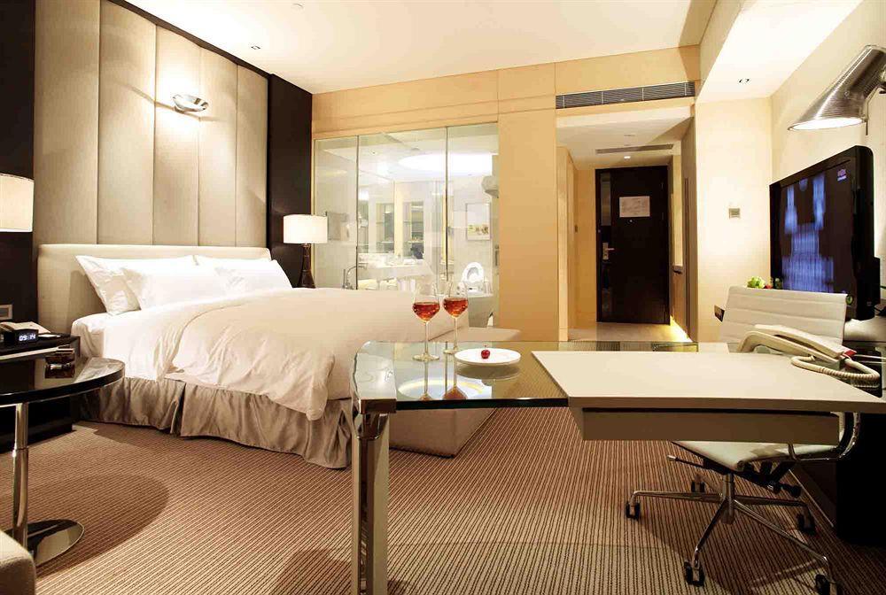 Hilton Center -steps From Iconic Landmarks Wukang Mansion And Jing'an Temple 5* Thượng Hải