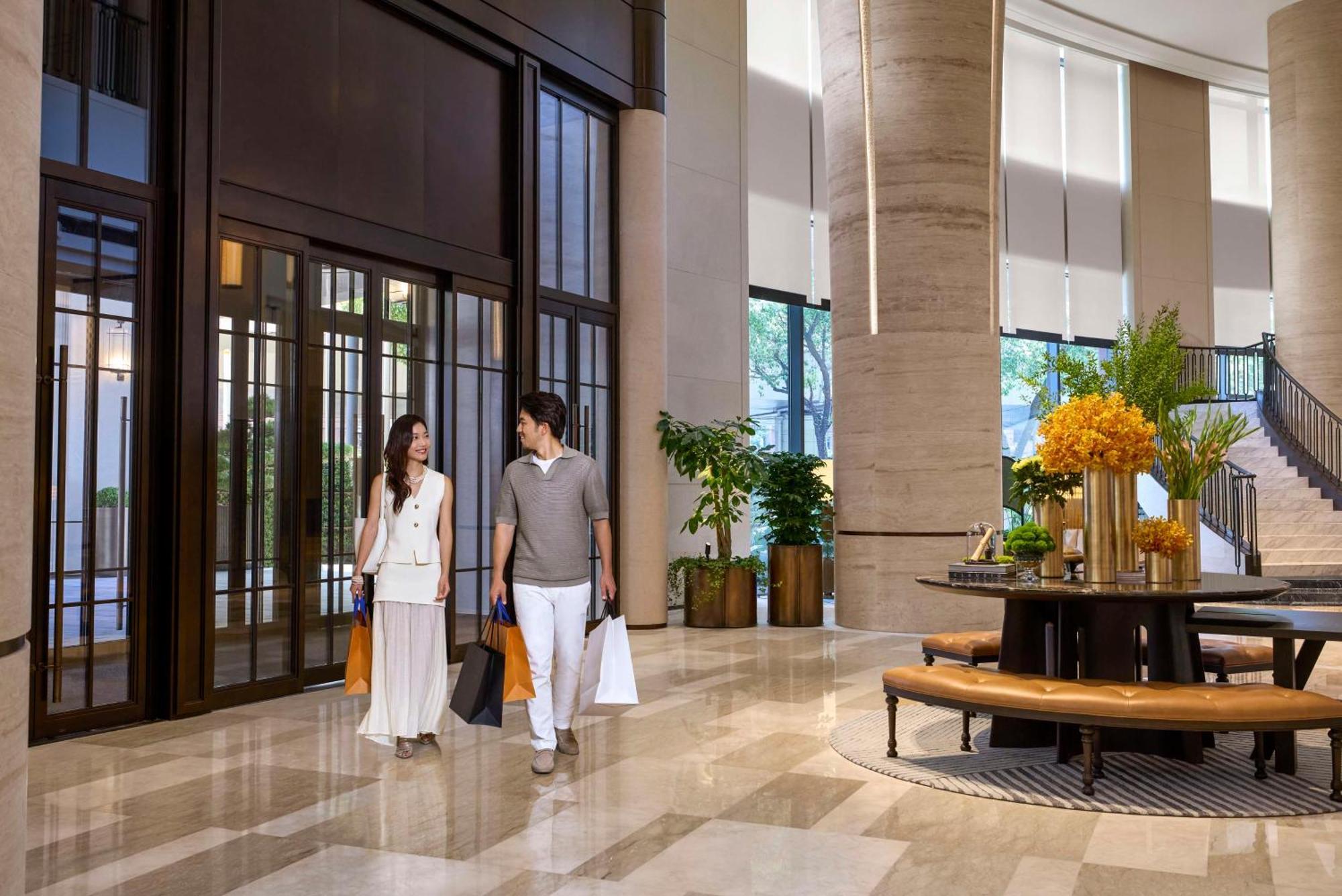 Khách sạn Hilton Center -steps From Iconic Landmarks Wukang Mansion And Jing'an Temple 5*