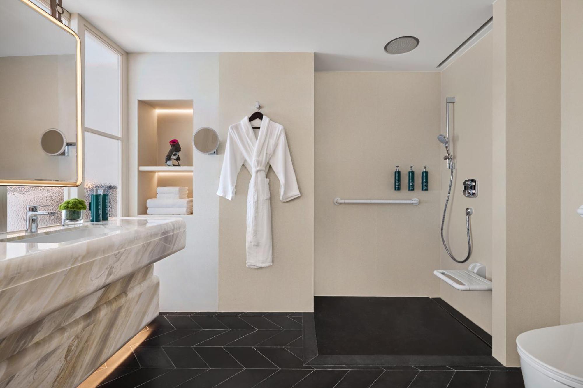 Hotel Hilton Center -steps From Iconic Landmarks Wukang Mansion And Jing'an Temple